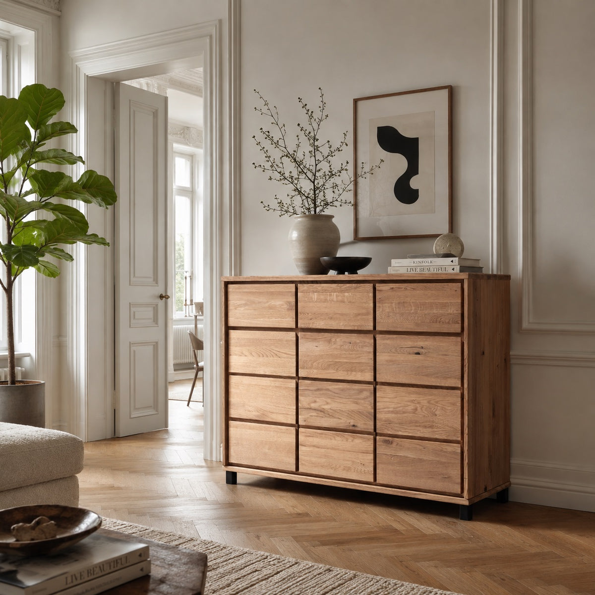 Commode/buffet d’ébéniste Heimdal avec 3 tiroirs et 3 portes en chêne massif certifié FSC, finition à l’huile naturelle, sur pieds métalliques – H100 x L130 x P48 cm – Livré entièrement monté