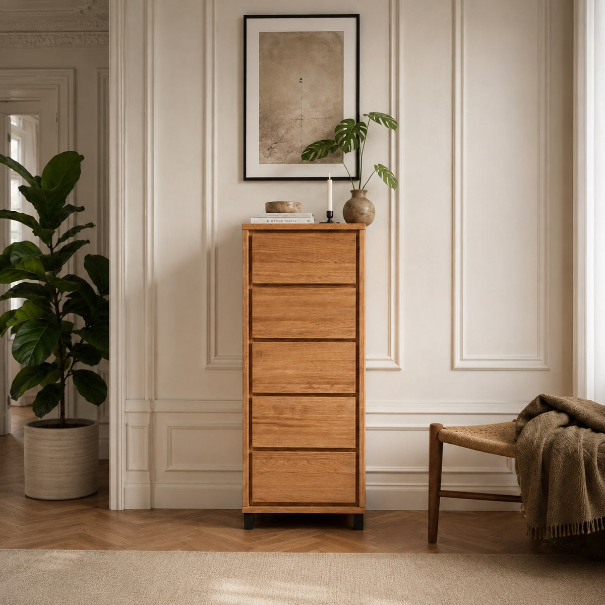 Commode d’ébéniste Heimdal en chêne massif, avec 5 tiroirs, finition à l’huile naturelle, sur pieds métalliques – H122 x L47 x P42 cm – Livré entièrement monté